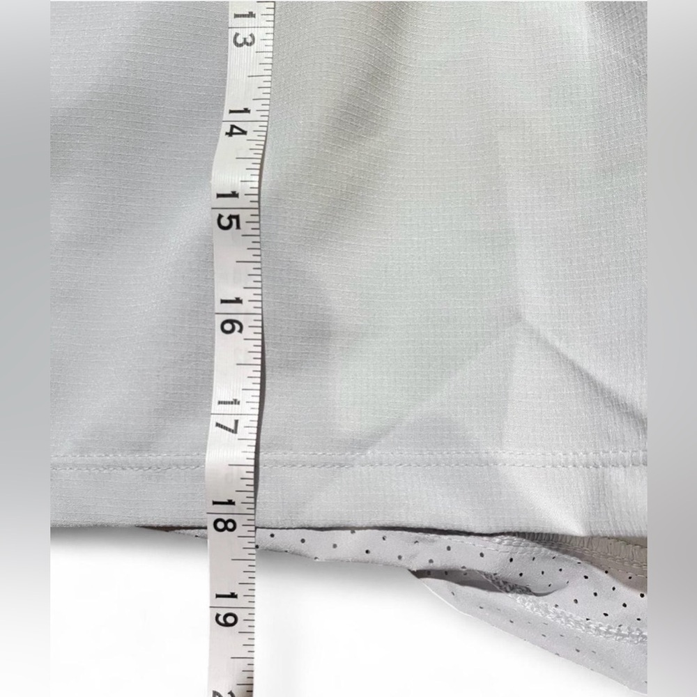 Under Armour Black and White Fitted Shorts - Picture 6 of 7